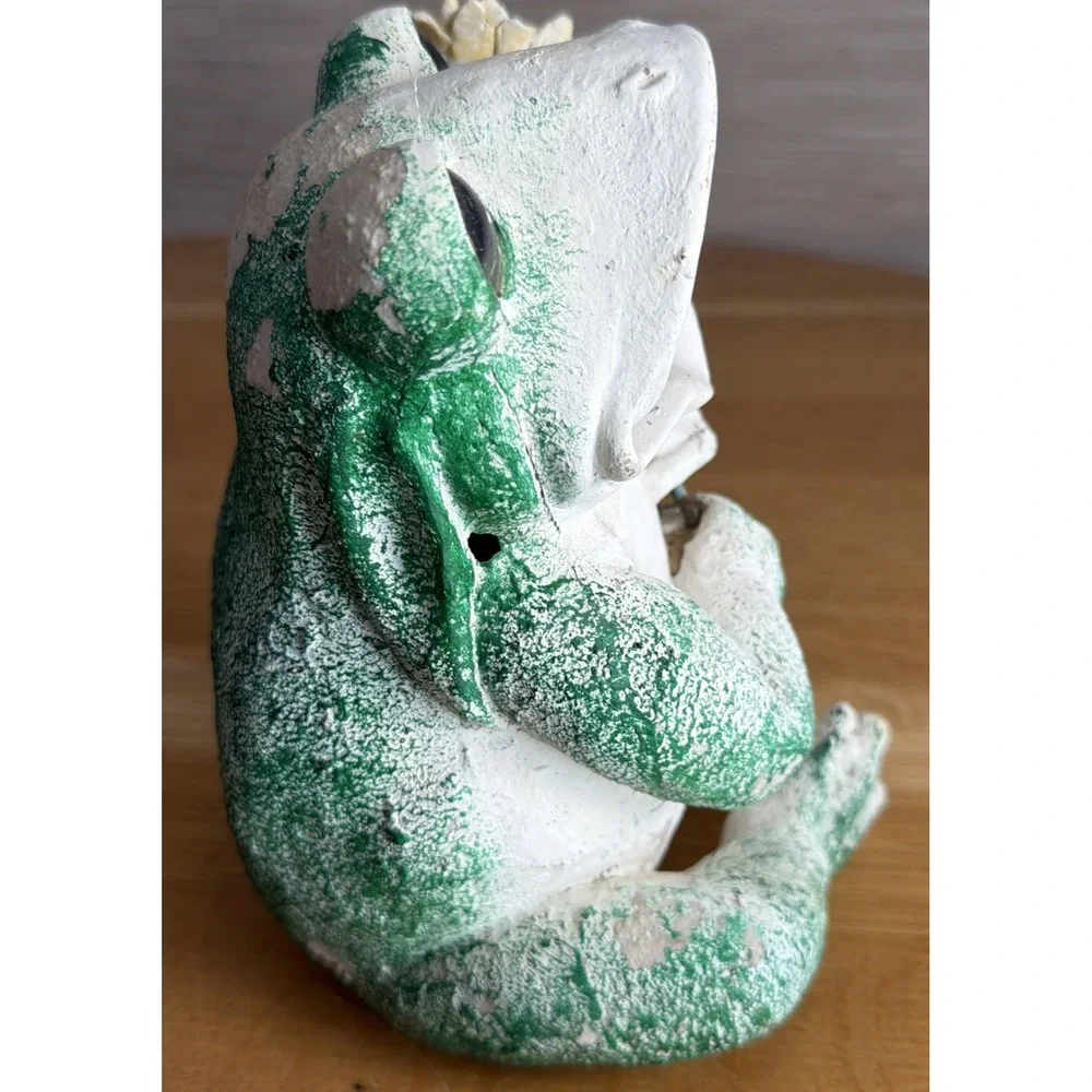 Vintage Outdoors Garden Plastic Frog Holding Flower (needs Re Painted )